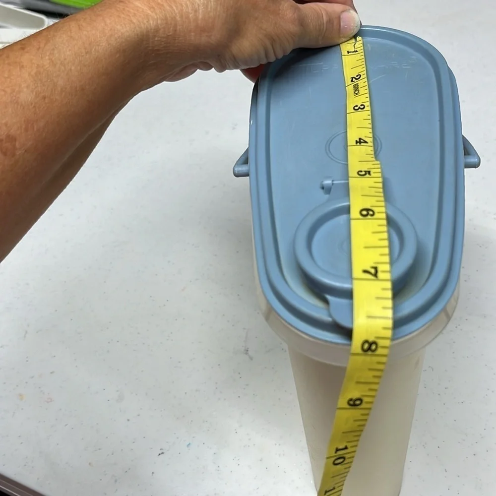 Tupperware Pitcher - Picture 8 of 10